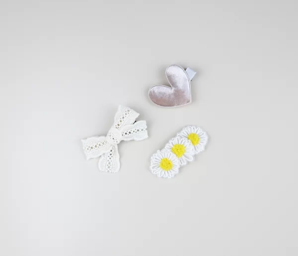THREE CAMOMILES ~ WHITE - Image 2